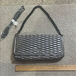 Lug- Elegant Silver Quilted Chain Bag